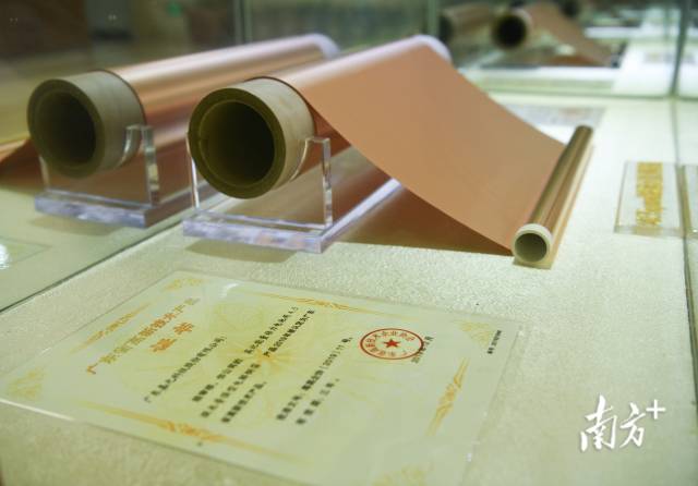 通過自主創新，嘉元科技成功攻破4.5微米極薄鋰電銅箔的技術難關。何森垚 攝