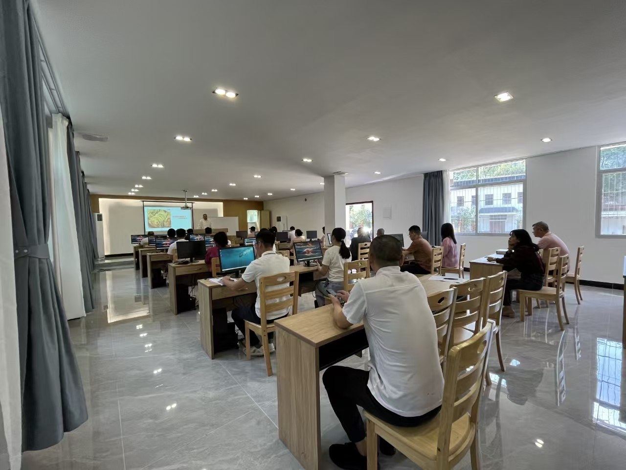 開展理論學習.jpg