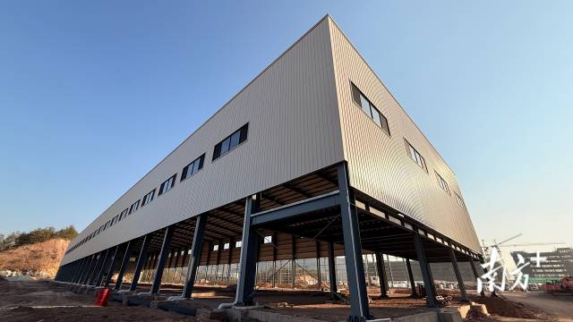 嘉興物流園項目計劃2026年建成投產(chǎn)。 嘉興物流園項目計劃2026年建成投產(chǎn)。
