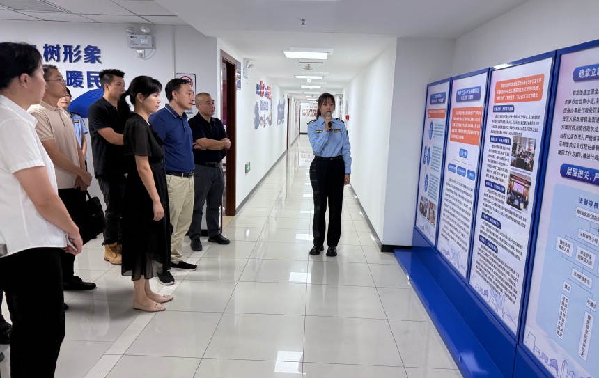 梅縣區組織相關工作人員到廣州參觀學習鄉鎮街道綜合行政執法規范化建設經驗。.jpg